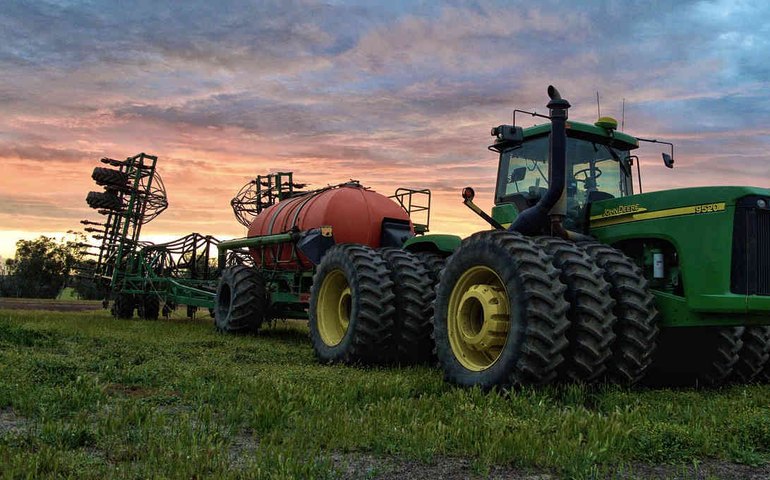 Vendas de tratores crescem 27,5% em setembro, aponta Fenabrave