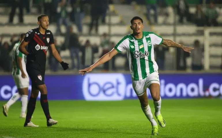 Juventude bate Atlético-GO na volta para casa e se distancia da zona da degola no Brasileiro