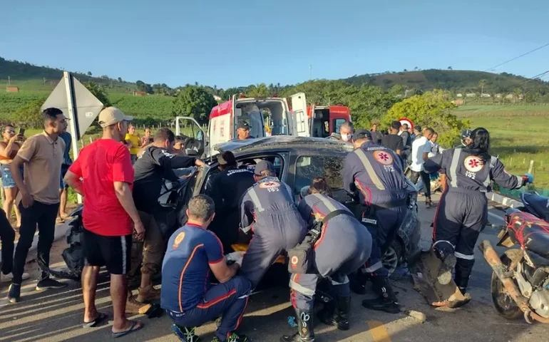 Colisão entre veículo e motocicleta. faz duas vítimas fatais em Feira Grande