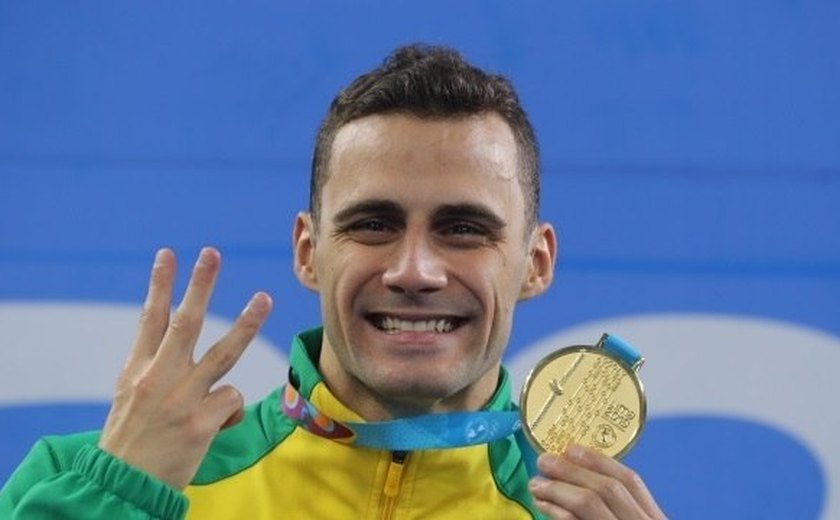 Leonardo de Deus faz melhor tempo da carreira e vai às semis nos 200m borboleta