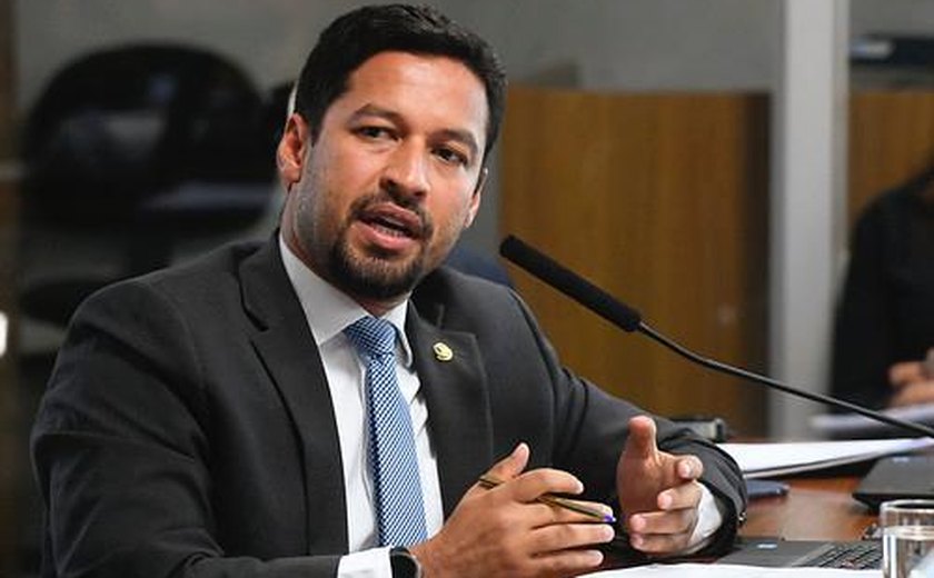 Rodrigo Cunha cobra do governo a prorrogação do auxílio emergencial