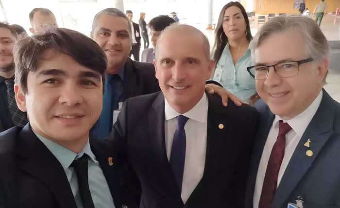 Wescley Tomaz (à esquerda) em reunião na Casa Civil com Onyx Lorenzoni (ao centro) e o deputado Joaquim Passarinho (à direita)