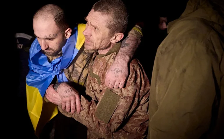 Rússia e Ucrânia trocam 190 prisioneiros de guerra em acordo mediado pelos Emirados Árabes