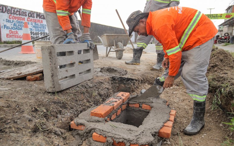 Infraestrutura realiza mais de 50 serviços de drenagem em bairros de Maceió