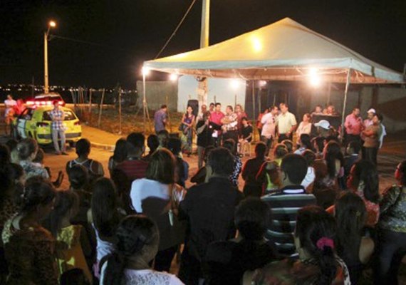 Arapiraca: Célia Rocha entrega iluminação a 1 mil famílias no N. Srª Aparecida