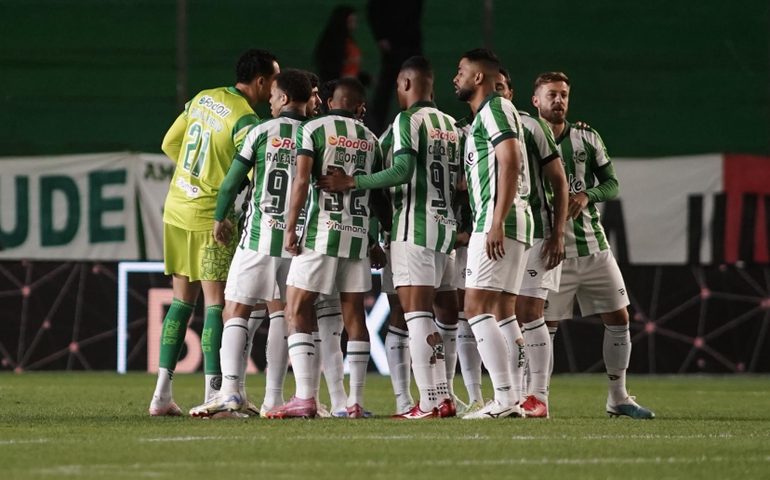 Juventude volta a vencer após sete jogos, respira no Z-4 e aumenta crise no Red Bull Bragantino