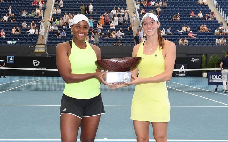 Luisa Stefani se sagra campeã em Adelaide, em preparação para Aberto da Austrália