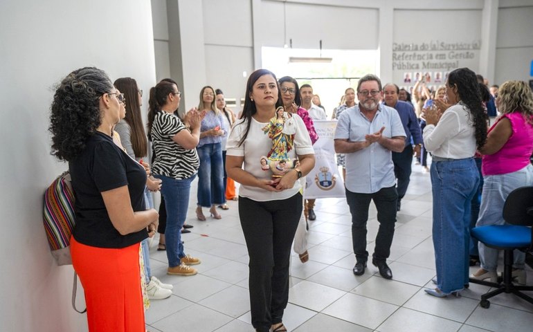 Centro Administrativo recebe imagem da padroeira de Arapiraca