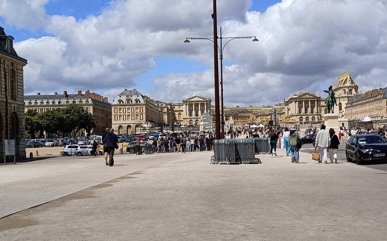 Palácio de Versalhes é esvaziado para 'operação de segurança'