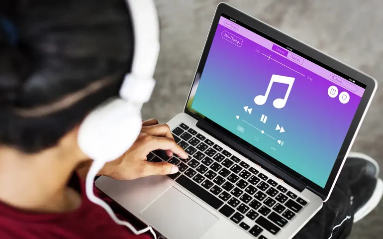 Hurts faz 1ª oferta pública de royalties de musicais internacionais no Brasil