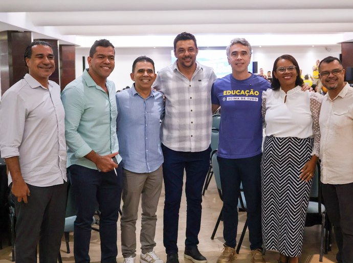 Rafael Brito comemora aprovação da lei que garante afastamento remunerado para mestrado e doutorado de professores da rede pública