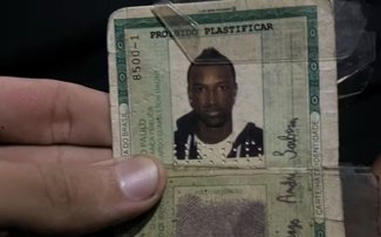 'Conhecem esse rapaz?': Grupo de pagode encontra RG de Thiaguinho em van; entenda