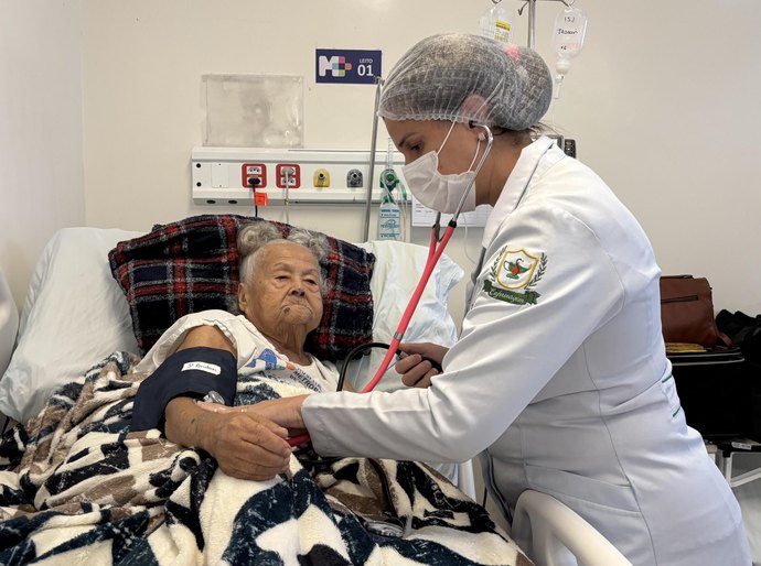 Tratamento no Hospital Metropolitano livra paciente de 98 anos do sofrimento causado por hérnia e vesícula