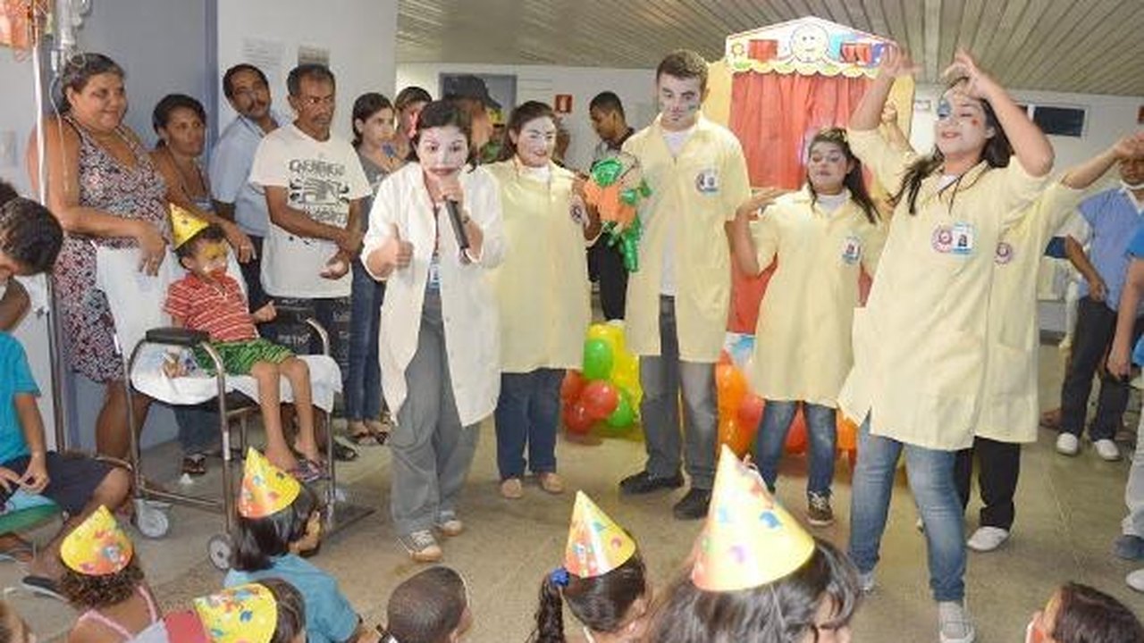 Magia do circo invade pediatria do HGE