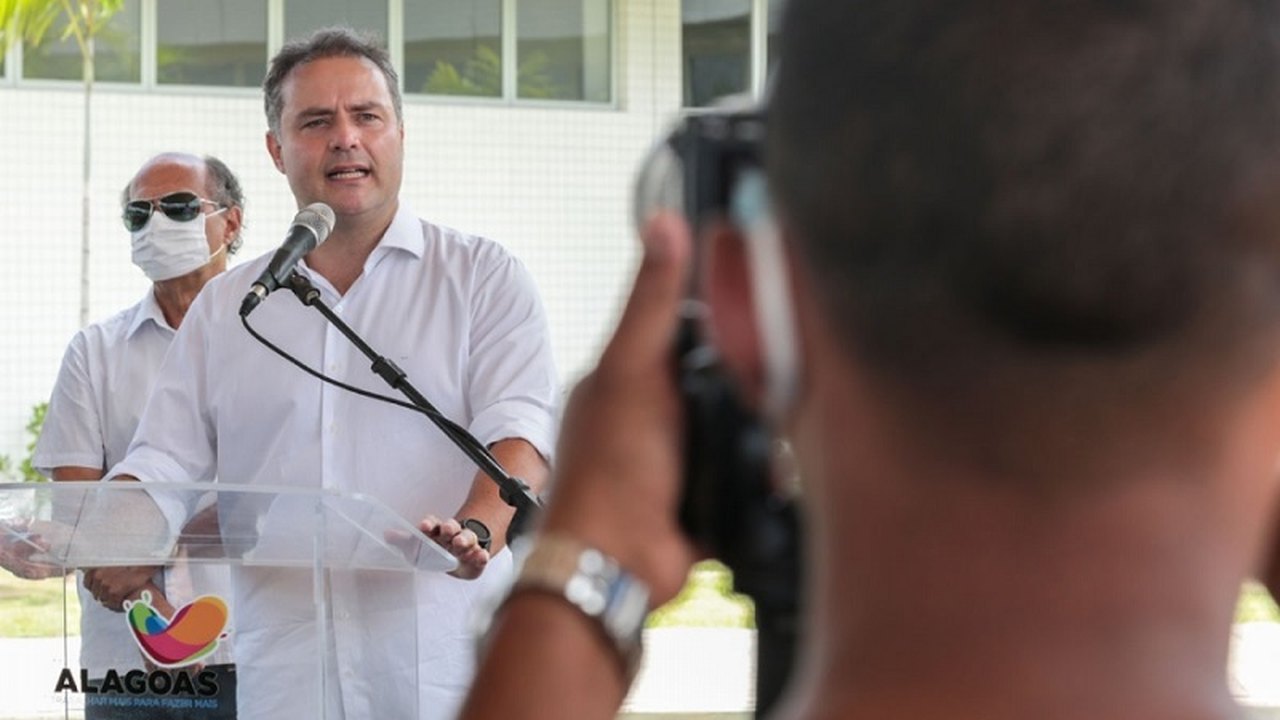 Governo já reservou recursos para aquisição de vacina contra a Covid-19, afirma Renan Filho