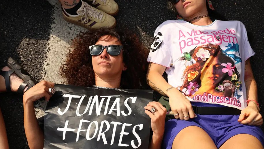 Homicídios de mulheres diminuem no Brasil; feminicídios ficam estáveis