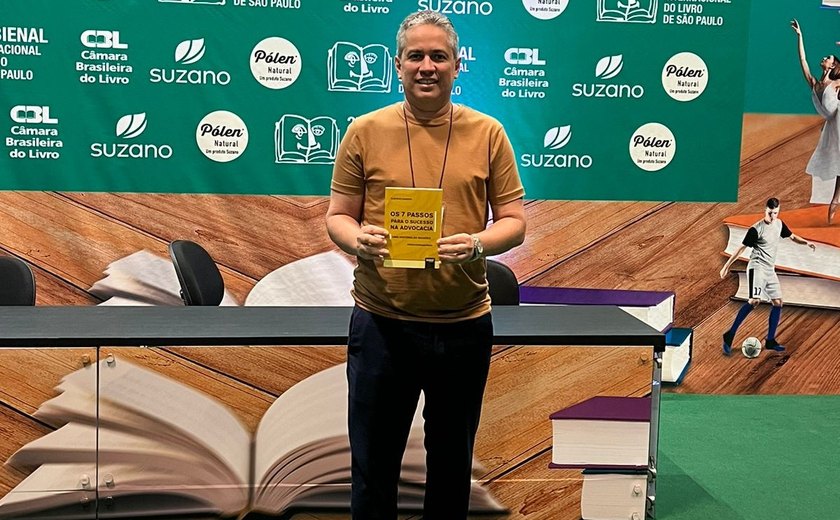 Escritor arapiraquense participa de Bienal do Livro com obra sobre advocacia
