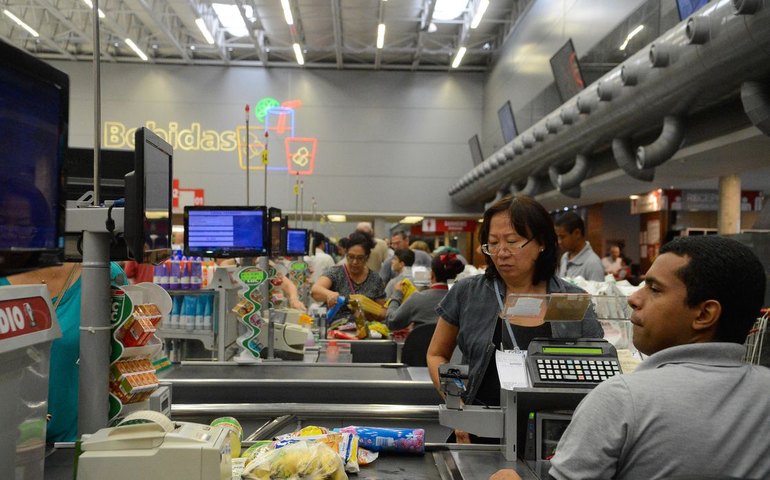 Consumo dos brasileiros cresce 2,63% no primeiro semestre