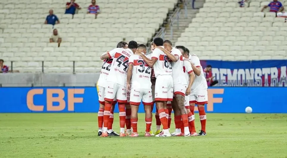CRB tentou, mas sofreu a virada contra o Fortaleza. - Foto: Lucca Morais/CRB