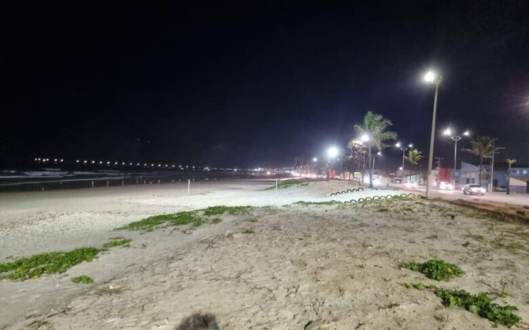 Prefeitura reforça iluminação da Praia do Sobral e acesso ao Pontal da Barra