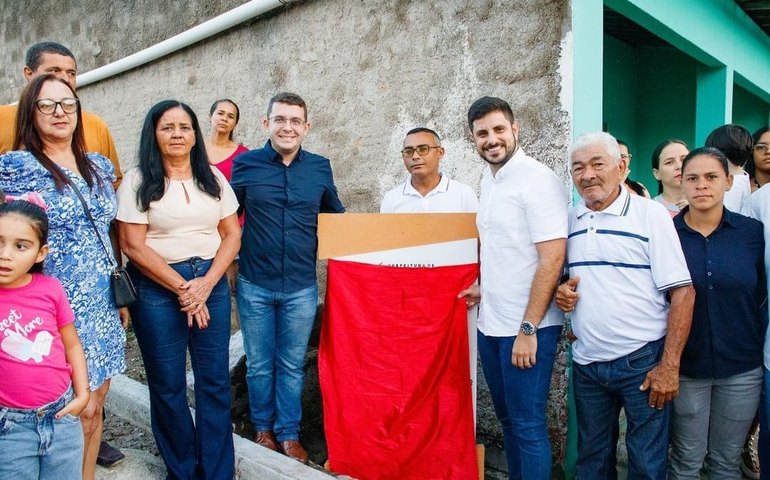 Prefeito Dalminho entrega mais de 3.200 metros de calçamento no povoado Olho D’Água Novo