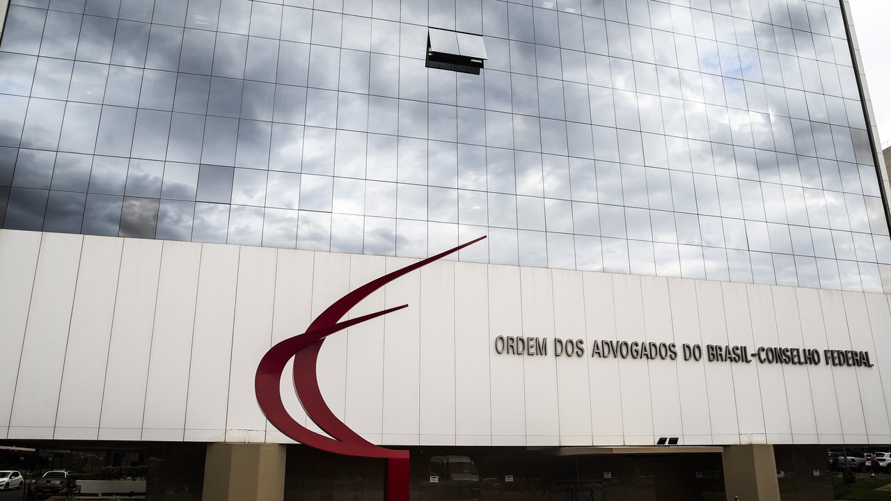 OAB pede que STF autorize comunicação entre Flávio e Jair Bolsonaro