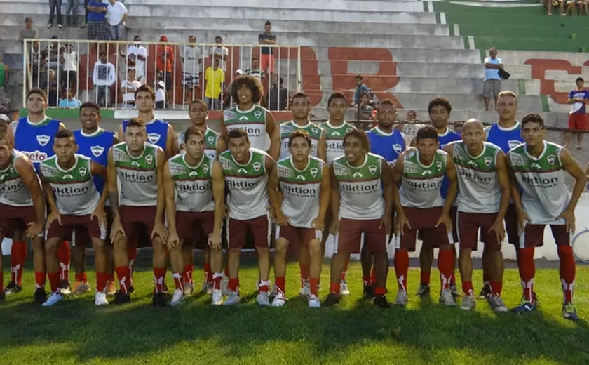 Com o apoio da torcida tricolor, CSE apresenta elenco para o Alagoano