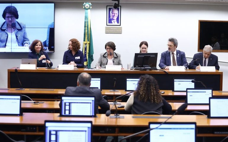 Deputados destacam importância de Agenda Transversal para Crianças e Adolescentes