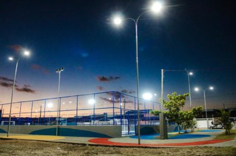 Prefeitura entrega revitalização da quadra poliesportiva no Búzios do Francês