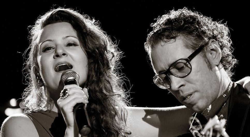 Divina Supernova é formada pelos multi-instrumentistas Ana Gal e Júnior Bocão / Foto: Foto: Divulgação