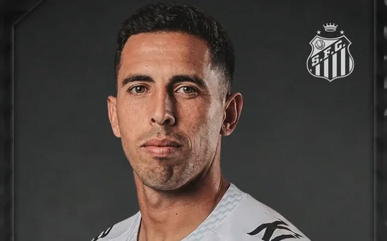 Christian Oliva é oficializado no Santos: 'Chego para contribuir com a famosa garra uruguaia'