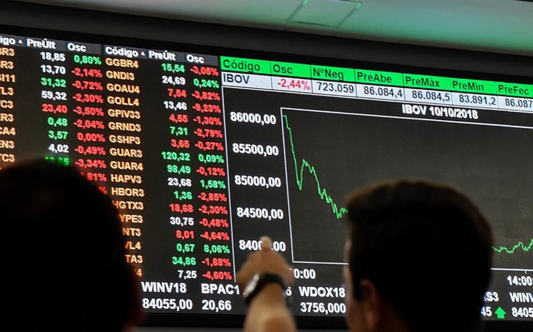 Bolsas de NY fecham em baixa, com indicadores no radar