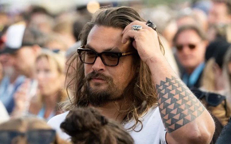 Jason Momoa se envolve em acidente com um motociclista