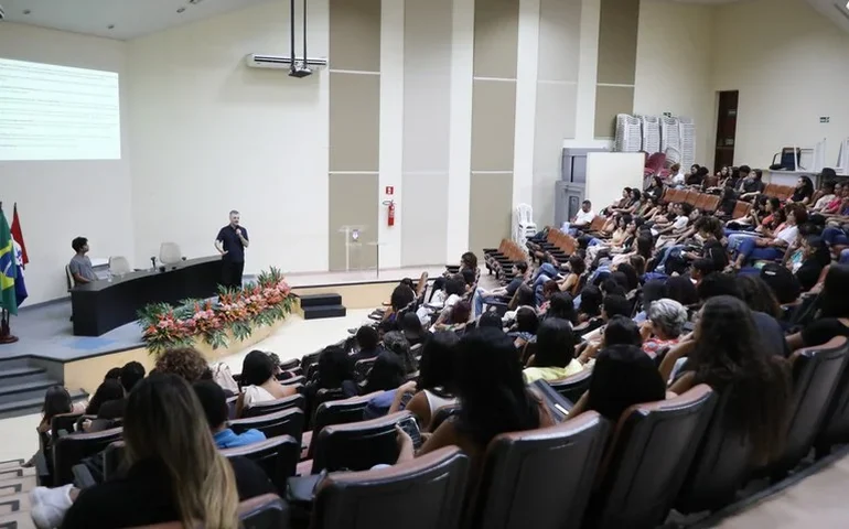 Ufal recebe professor da UFRGS para discutir desafios éticos da IA