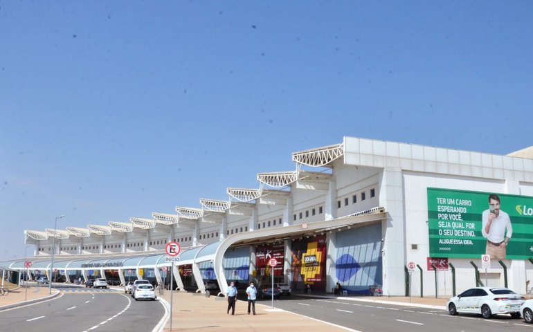 Aeroporto de Goiânia cancela 26 voos por causa de fumaça vinda do interior de SP