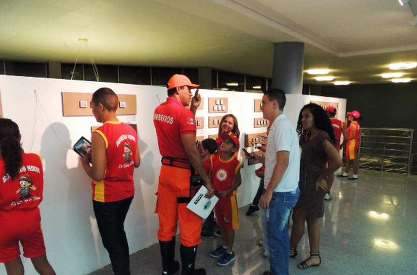 Bombeiro Mirim: projeto promove 1º contato de crianças com o teatro