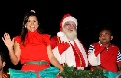 População de Novo Lino vive momento mágico com abertura do Natal Luz e chegada do Papai Noel