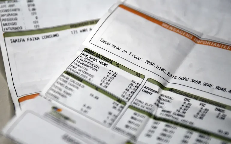 Veja quanto a inflação vai subir com a bandeira vermelha na conta de luz