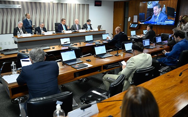 CRE analisa acordo de defesa com Eslovênia e convenção sobre destroços marítimos