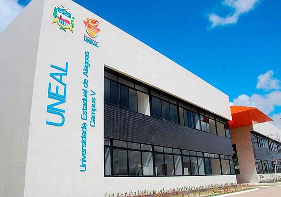 Governador anuncia concurso público para UNEAL com 127 vagas docentes