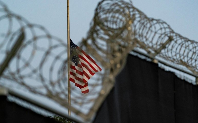 EUA gastam US$ 21 milhões no transporte de migrantes para a baía de Guantánamo, diz mídia