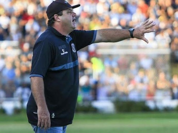 A um dia do jogo, Vica ressalta o mínimo de erros para sair vitorioso do clássico