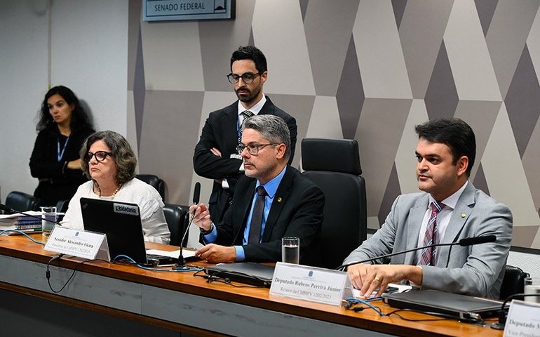Comissão vota relatório de MP sobre compensação tributária nesta terça