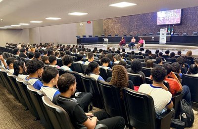 Debate com jovens no TJAL destaca desafios enfrentados por mulheres no mercado profissional