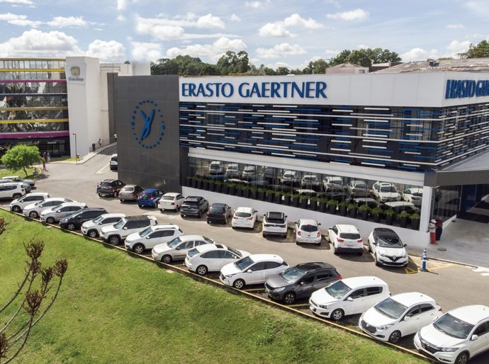 Hospital Erasto Gaertner aposta na arte para humanizar ambientes e cria galeria dentro da instituição