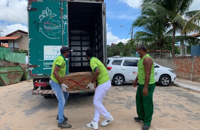 Parceria entre Prefeitura e Praia Limpa retira mais de 50 kg de resíduos em Ipioca 