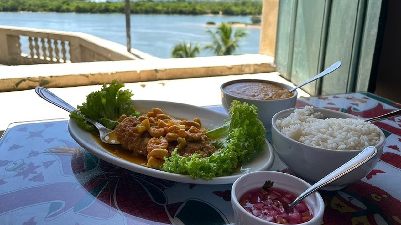 Comidas que unem bom sabor e apreciação das belezas de Penedo