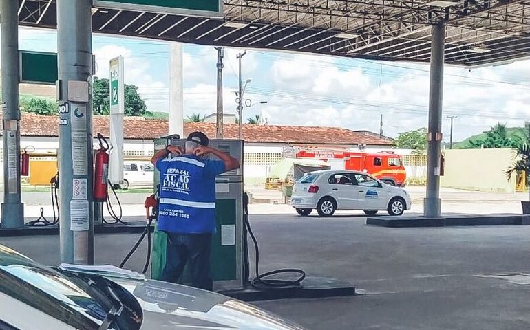 Sefaz flagra cerca de 240 mil litros de combustíveis comercializados sem nota fiscal em São Luís do Quitunde