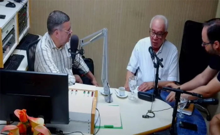 Sérgio Lira durante entrevista à rádio