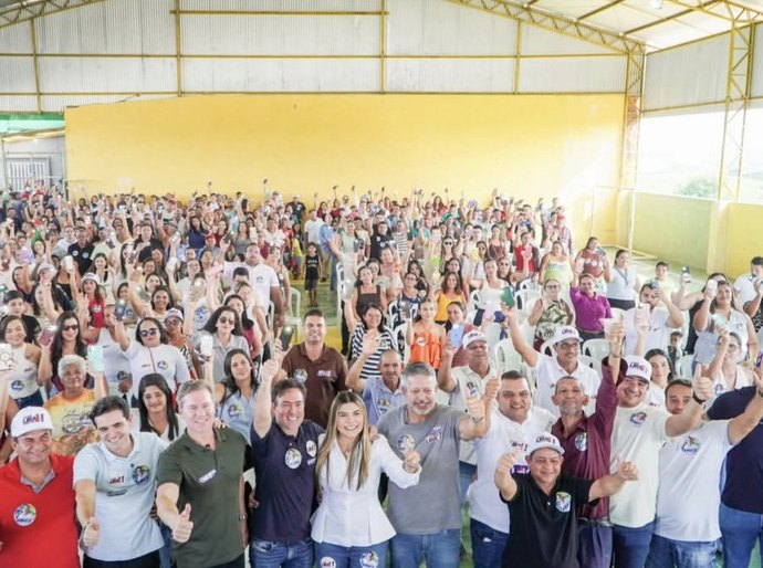 Prefeito Jorge Galvão promove grande adesivaço em apoio a Arthur Lira, Marx Beltrão e Lelo Maia, em Jundiá